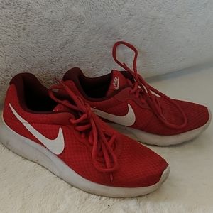 Athletic shoes